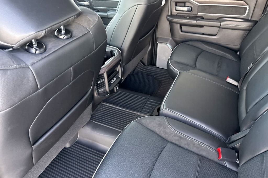 New 2026 Ram 3500 LARAMIE CREW CAB 4X4 8' BOX Pickup