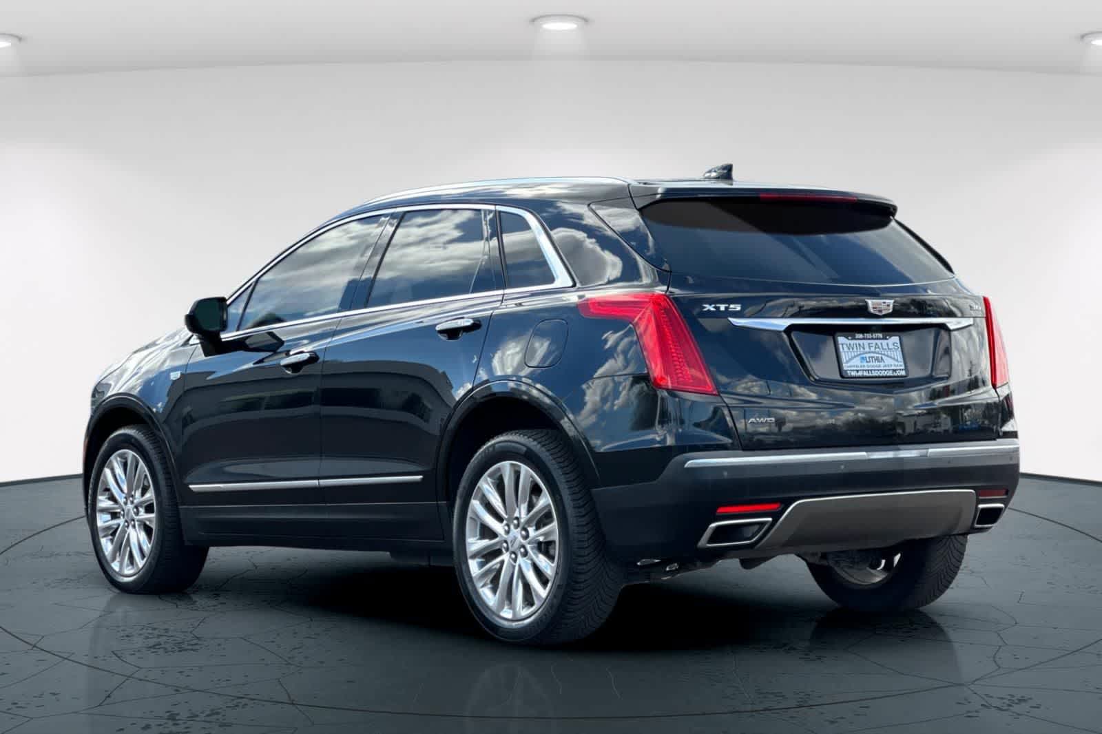 Thumbnail: 2017 Cadillac XT5 - 8
