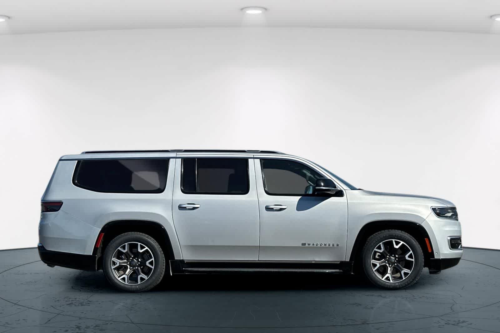 Thumbnail: 2023 Jeep Wagoneer - 6