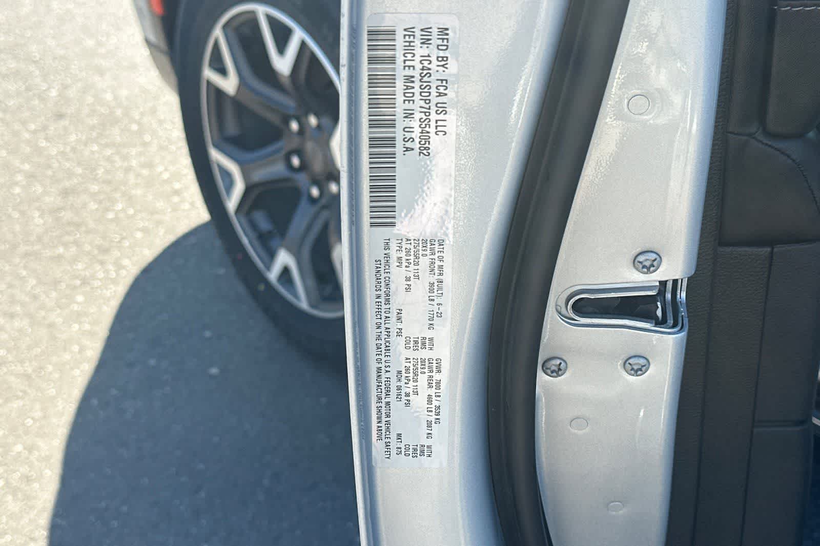 Thumbnail: 2023 Jeep Wagoneer - 34