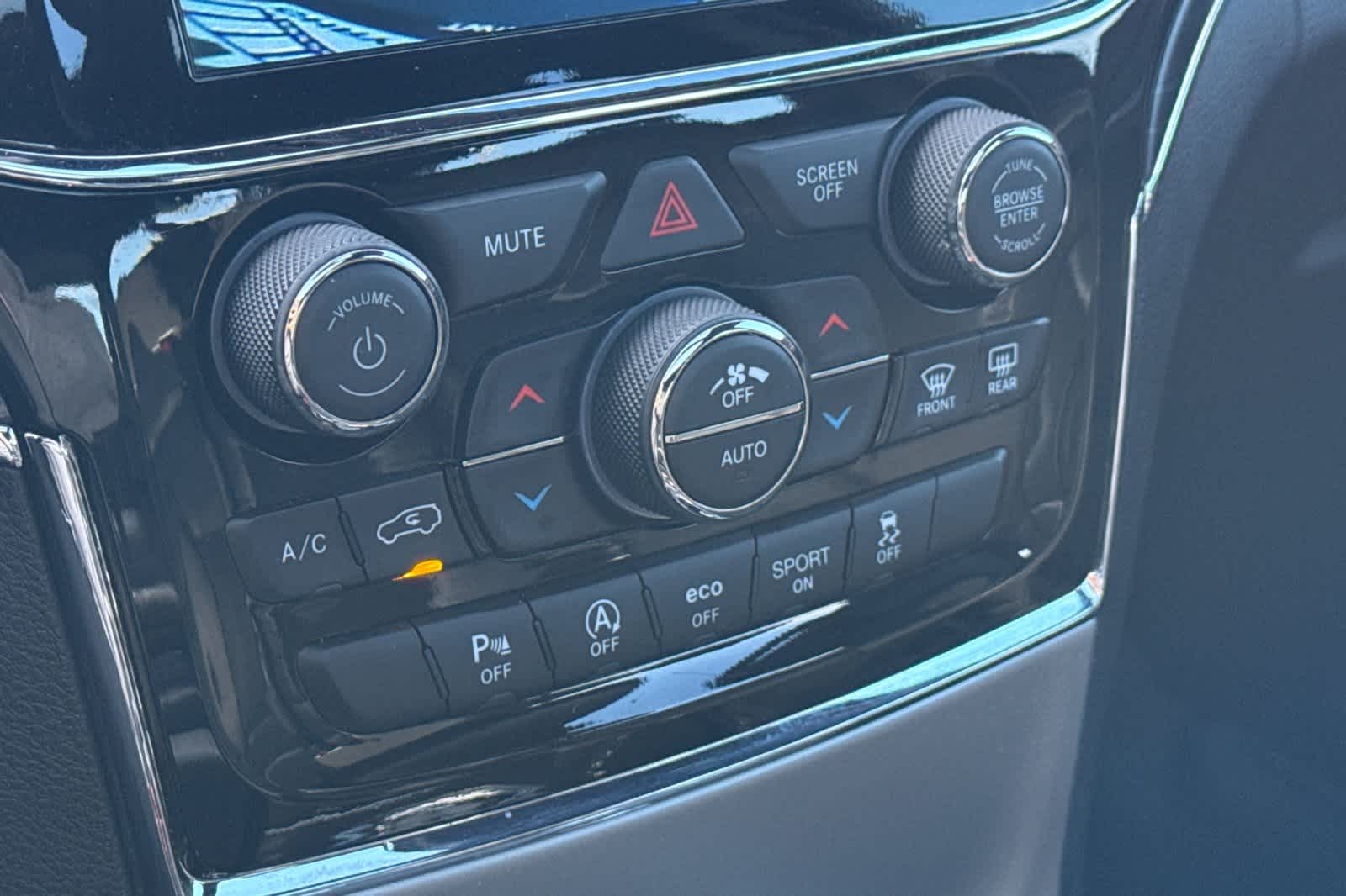 Thumbnail: 2020 Jeep Grand Cherokee - 23