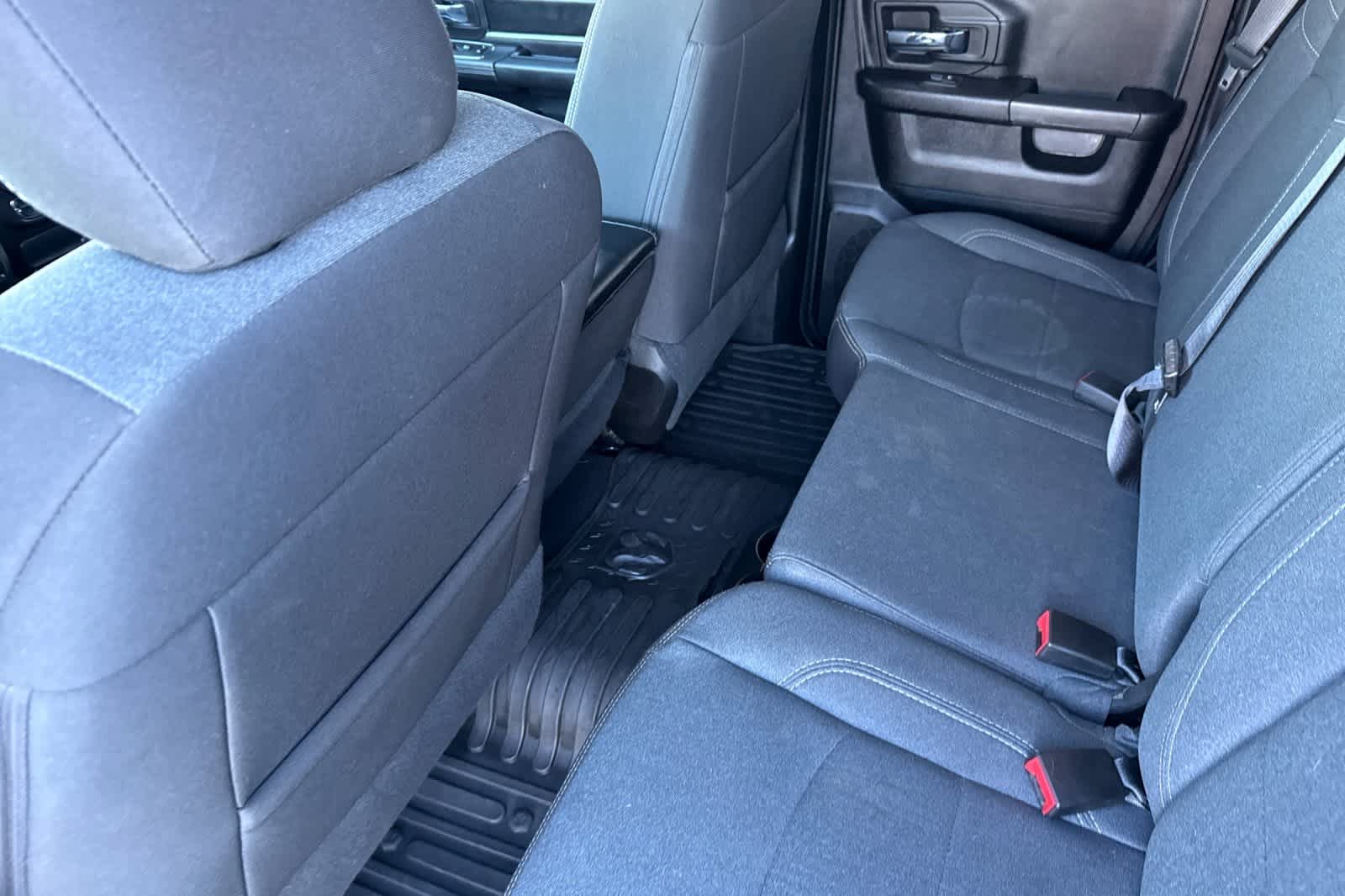 2022 Ram 1500 Classic SLT photo 4