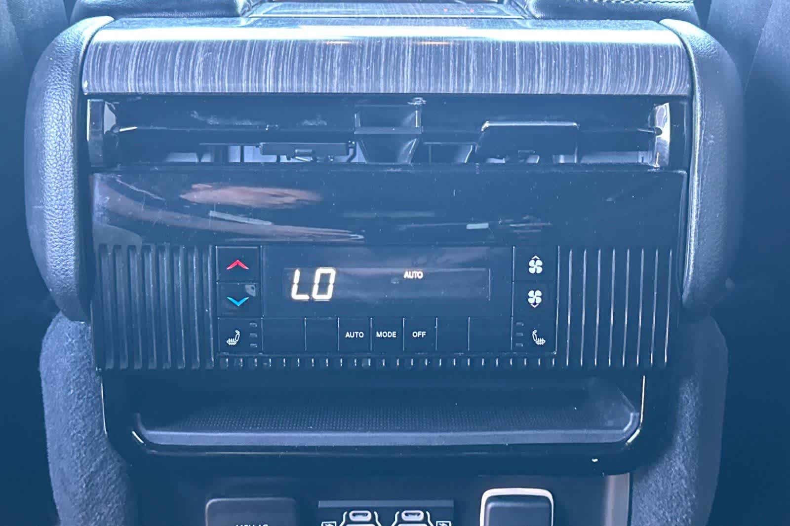 Thumbnail: 2023 Jeep Wagoneer - 15