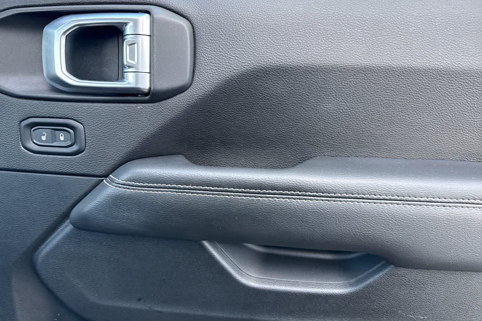 Thumbnail: 2020 Jeep Gladiator - 18