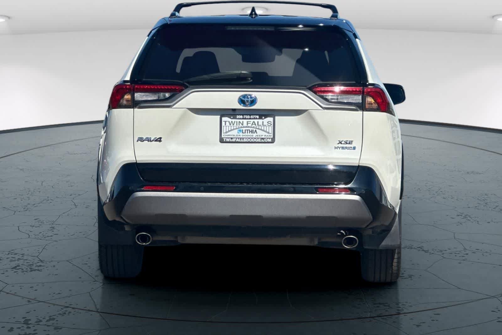 Thumbnail: 2021 Toyota RAV4 - 7
