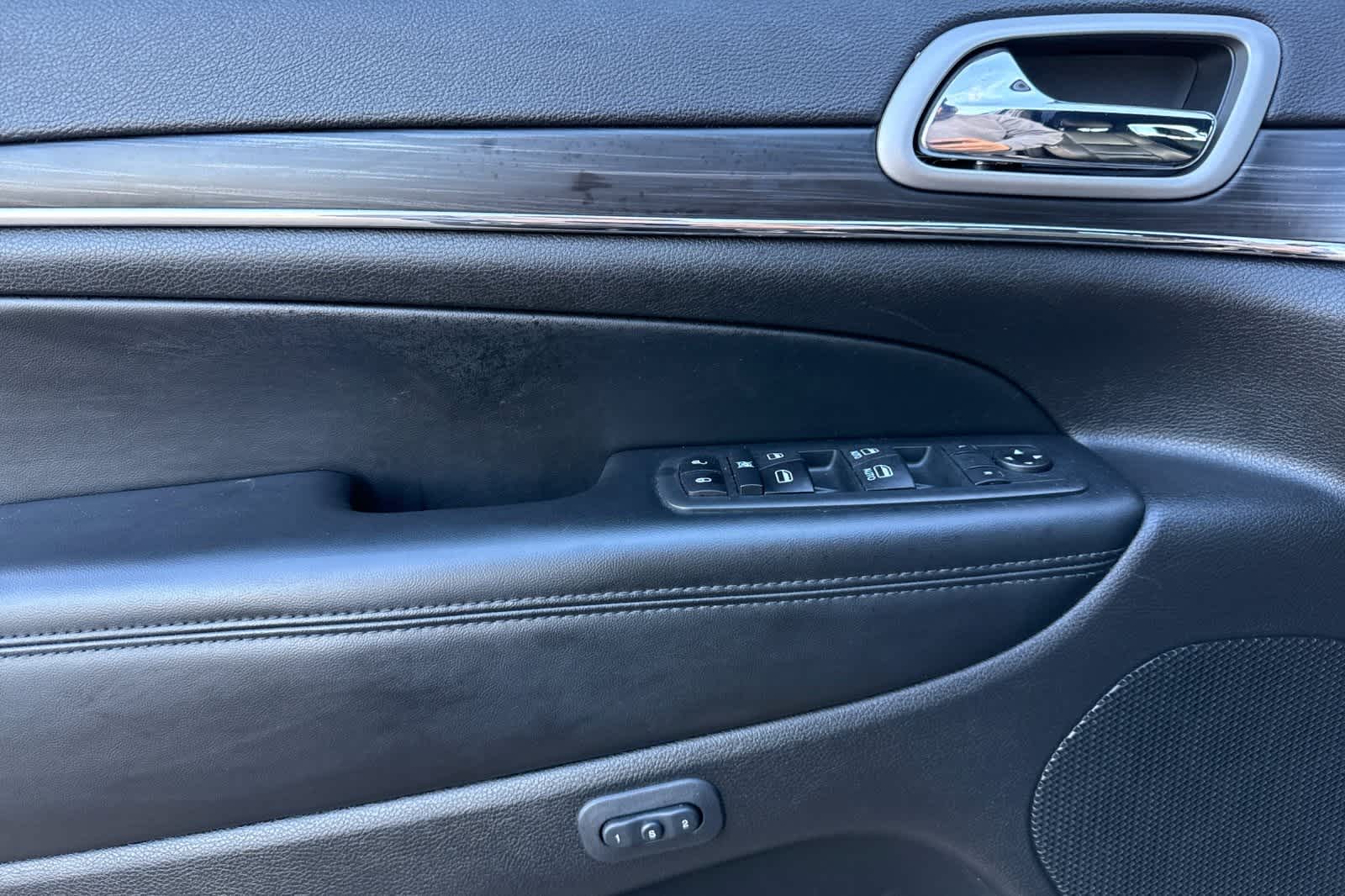 Thumbnail: 2020 Jeep Grand Cherokee - 12