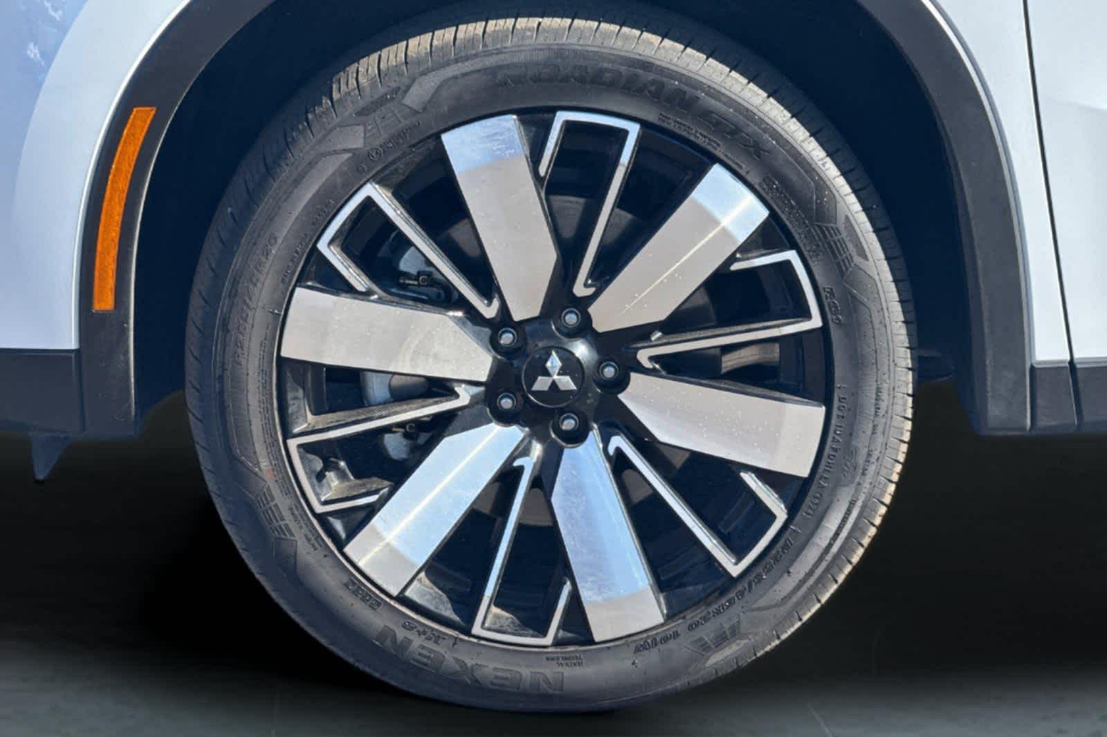 Thumbnail: 2025 Mitsubishi Outlander - 31