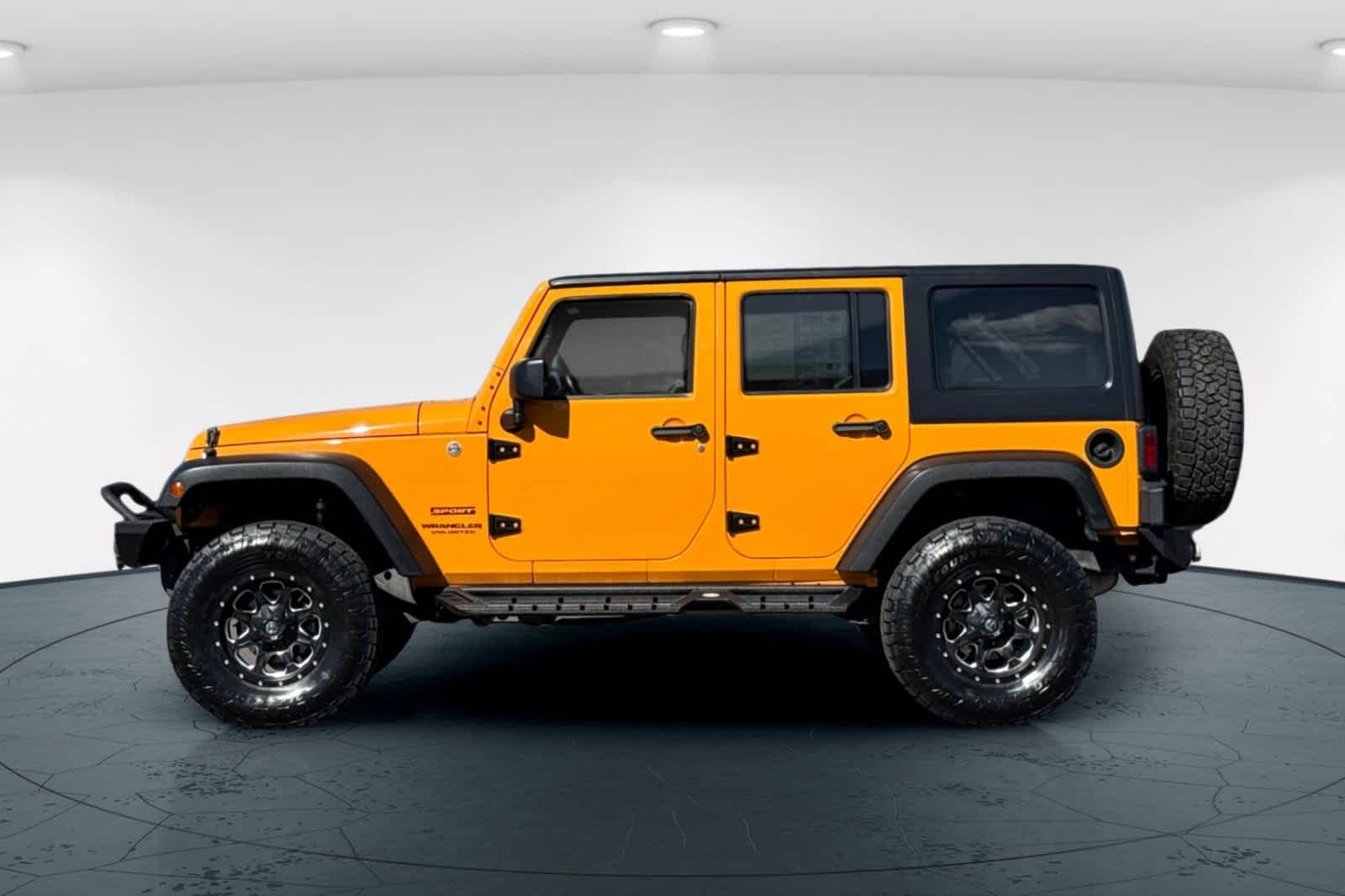 Thumbnail: 2012 Jeep Wrangler - 9
