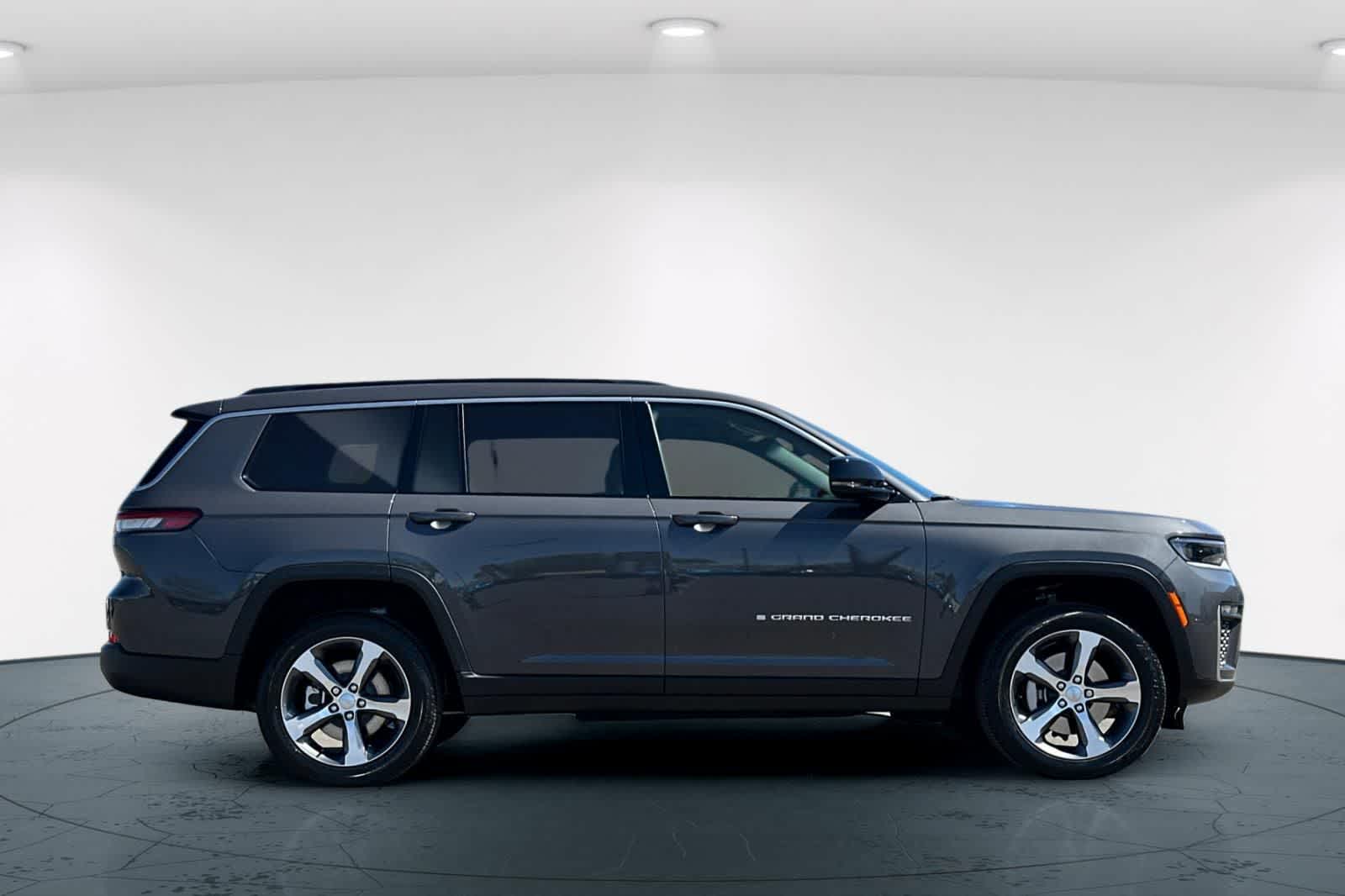Thumbnail: 2026 Jeep Grand Cherokee - 6