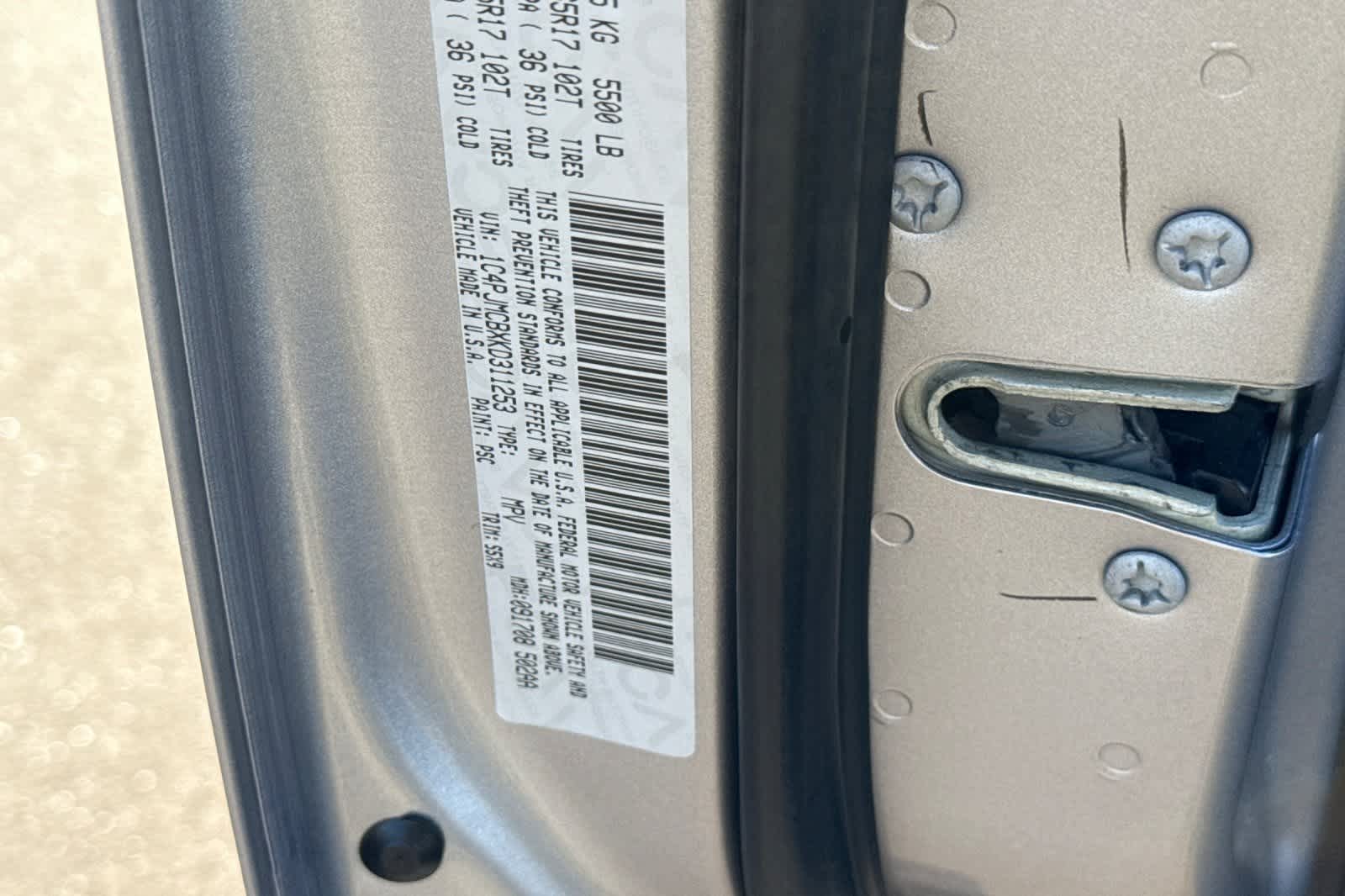 Thumbnail: 2019 Jeep Cherokee - 32