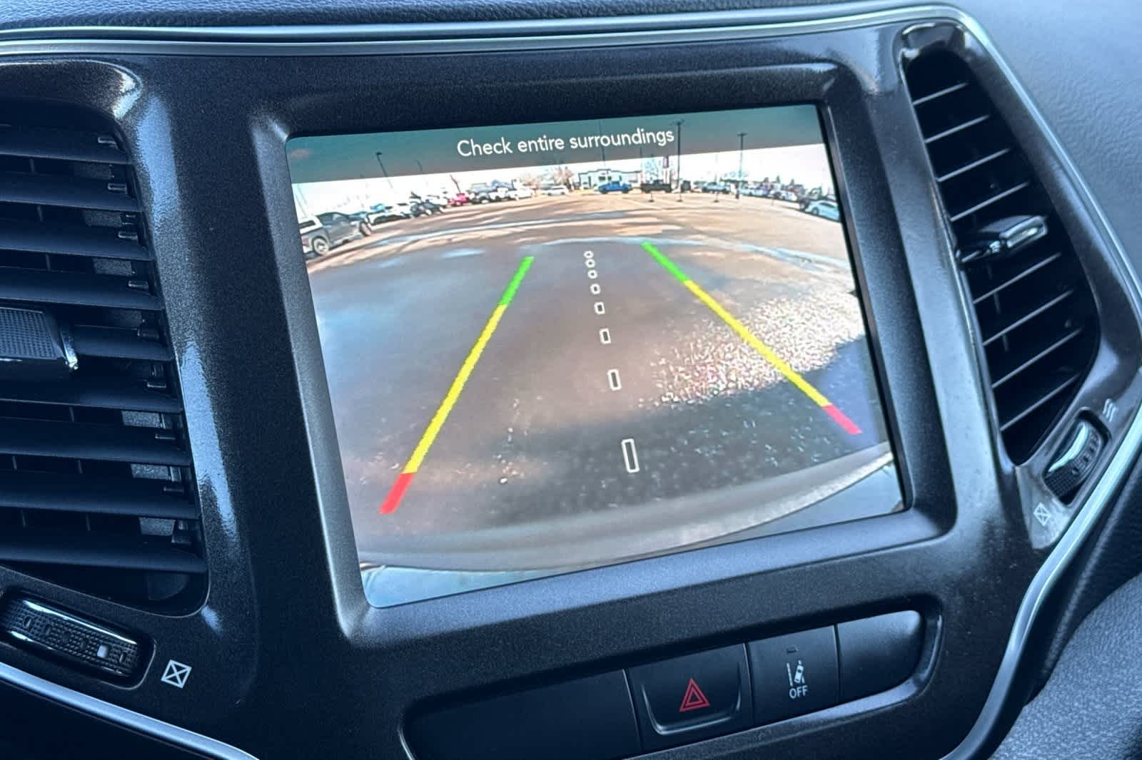 Thumbnail: 2022 Jeep Cherokee - 21