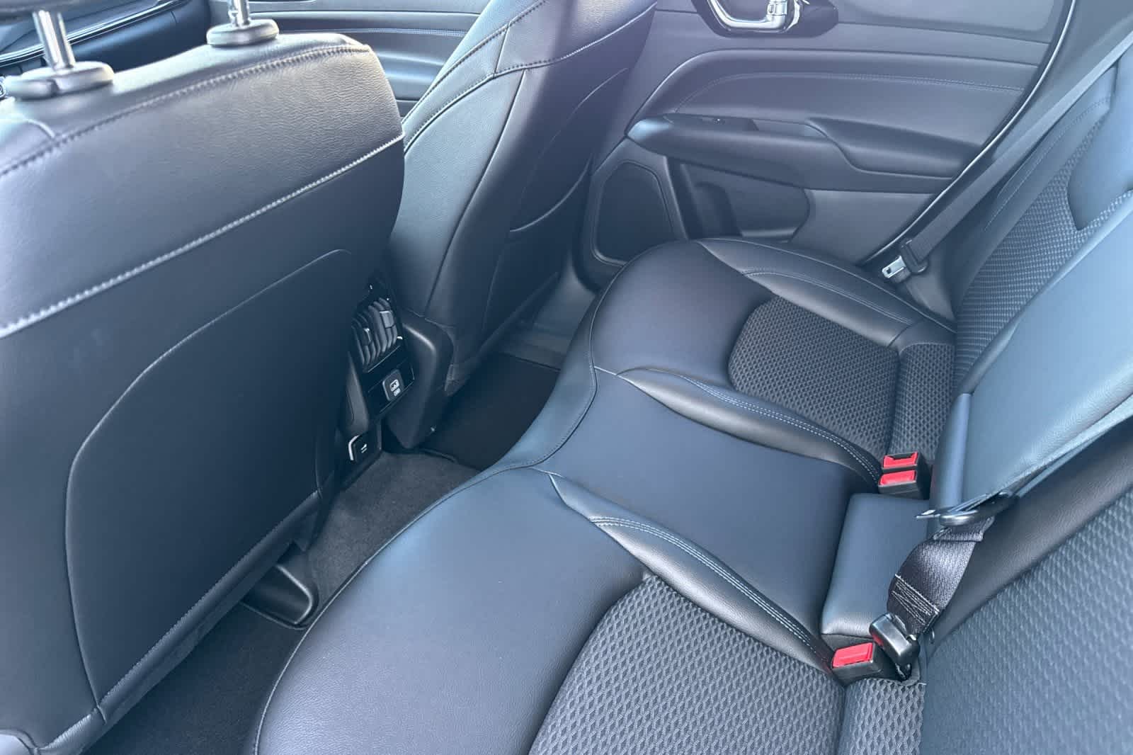 2025 Jeep Compass North Edition Latitude photo 4