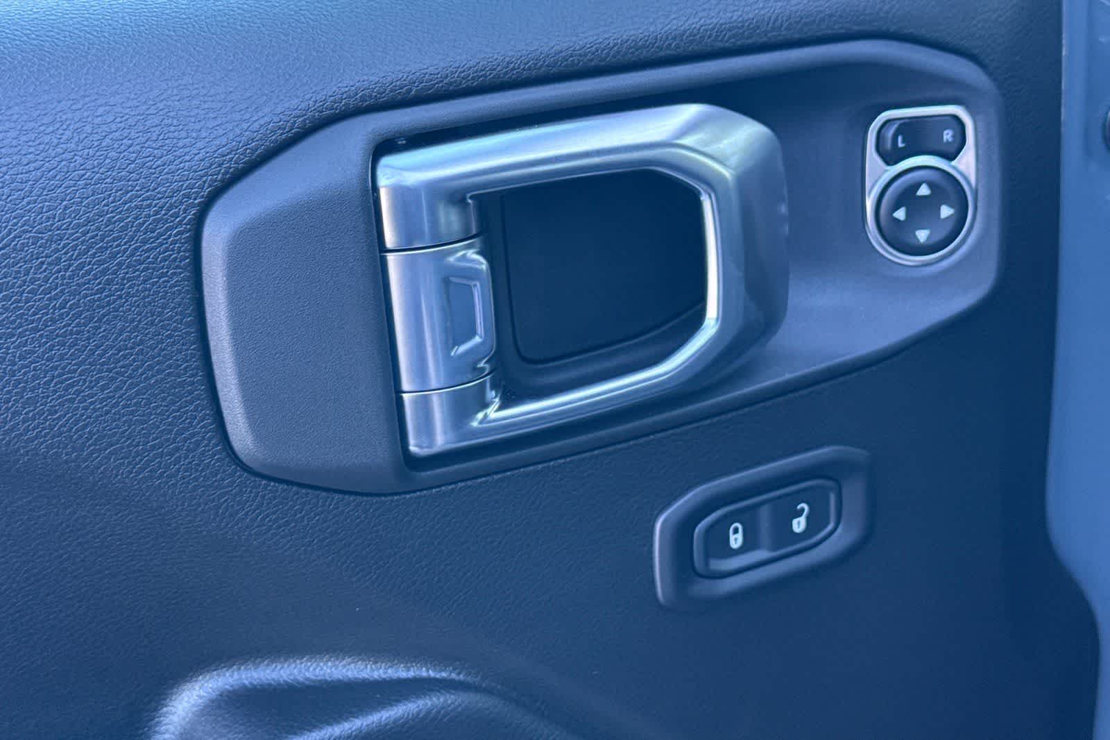 Thumbnail: 2026 Jeep Gladiator - 13