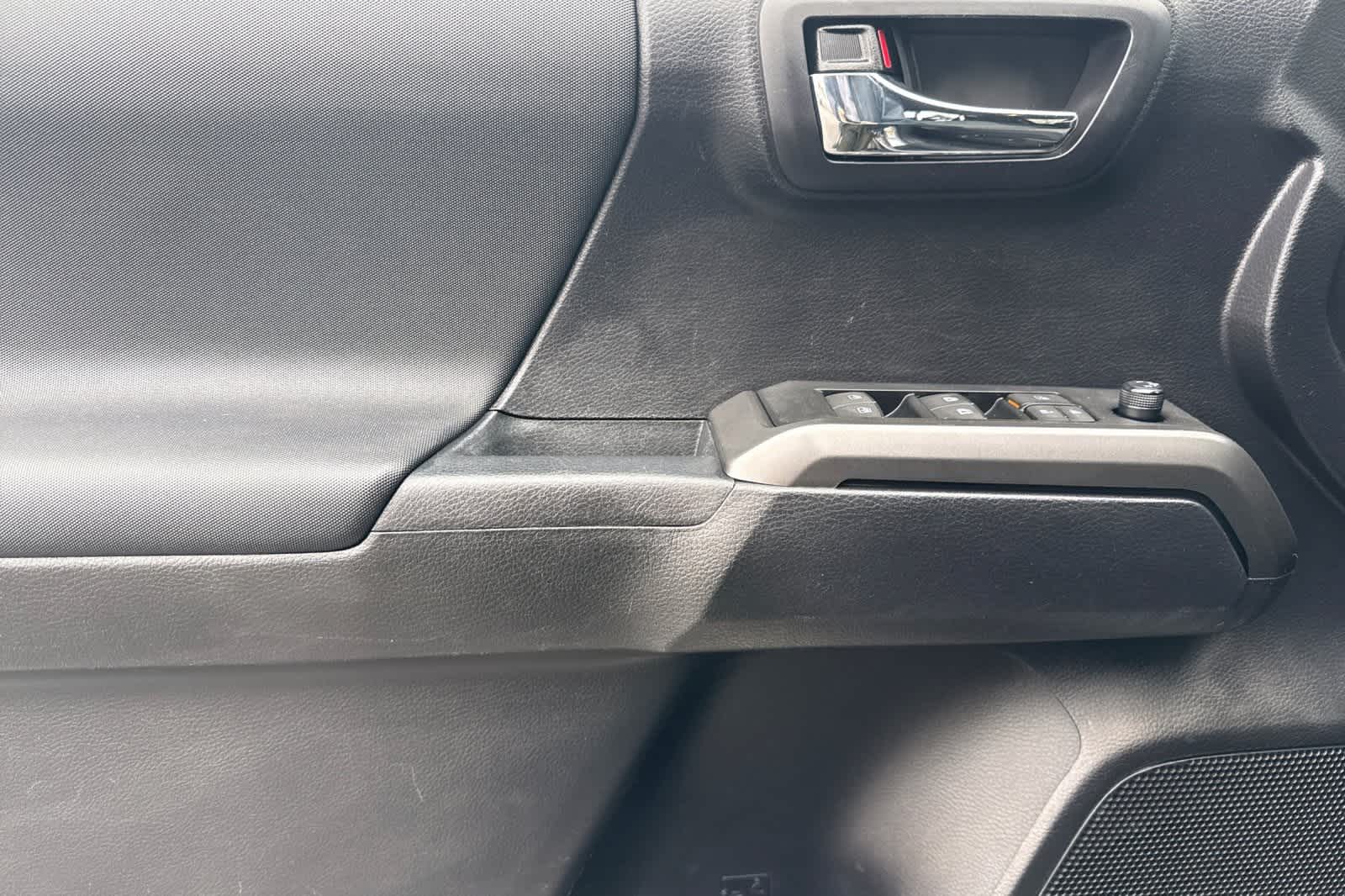 Thumbnail: 2020 Toyota Tacoma - 12