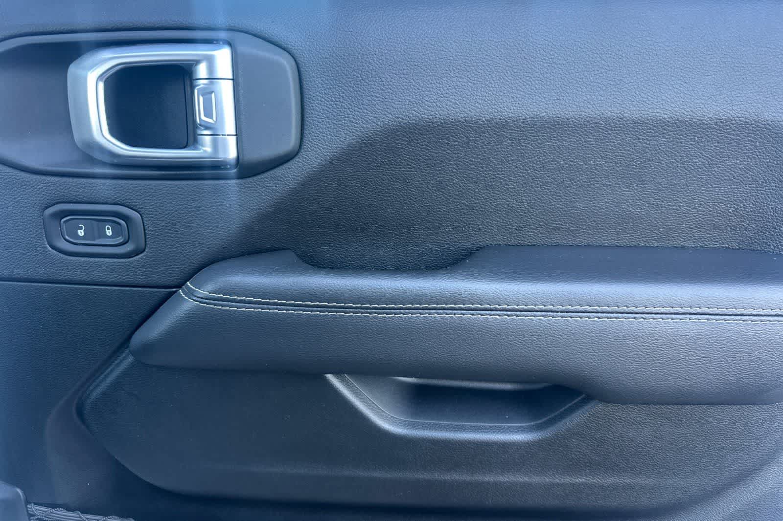 Thumbnail: 2020 Jeep Wrangler - 19