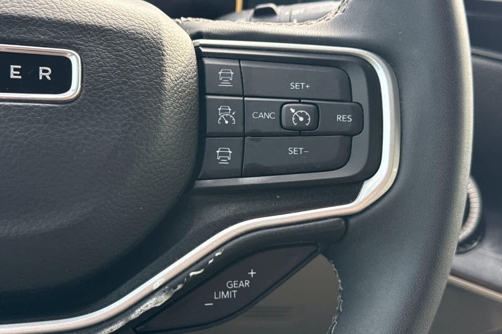 Thumbnail: 2022 Jeep Wagoneer - 29