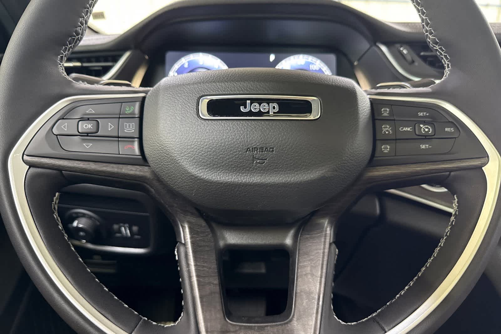 Thumbnail: 2025 Jeep Grand Cherokee - 27