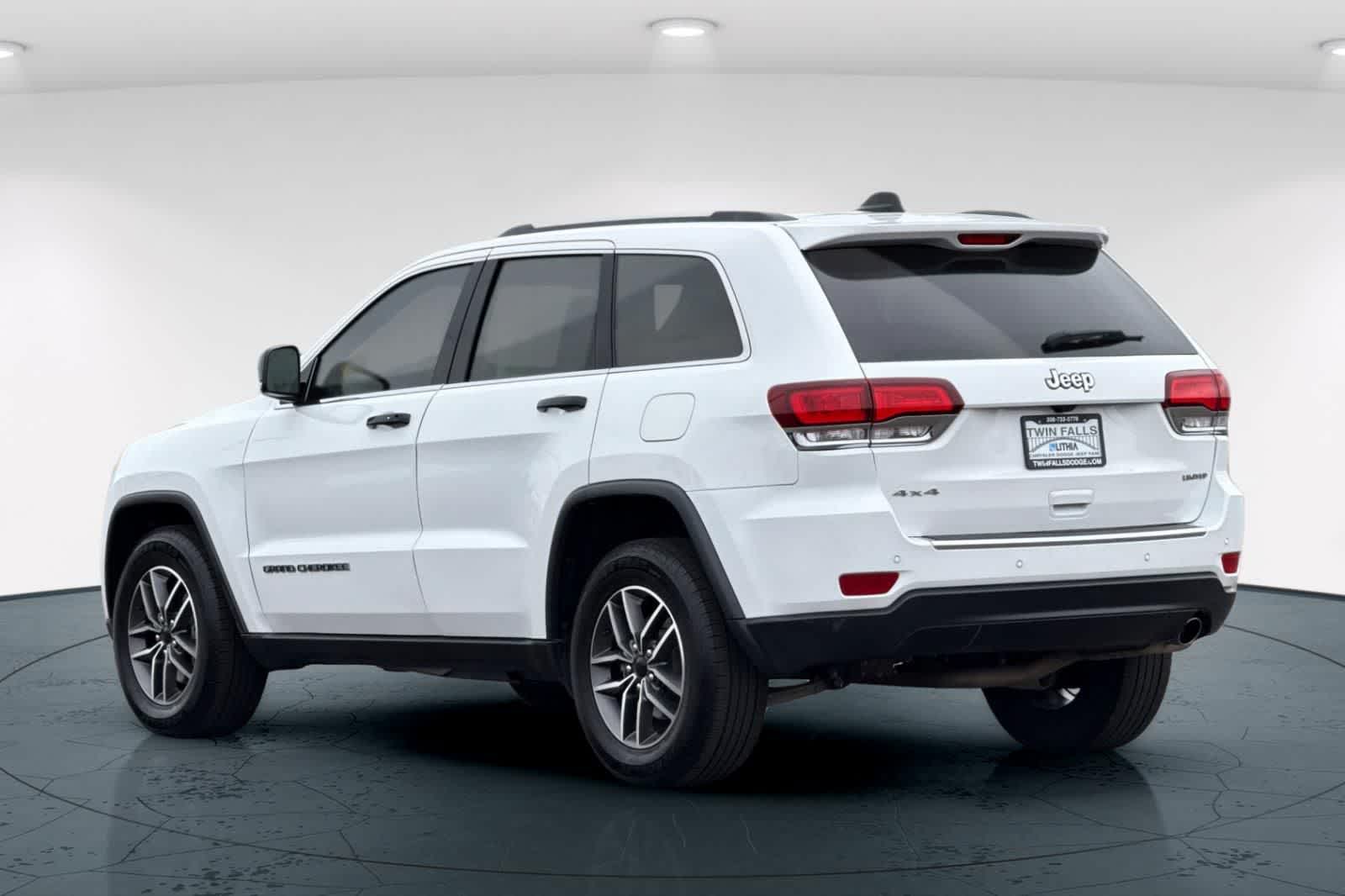 Thumbnail: 2022 Jeep Grand Cherokee - 8