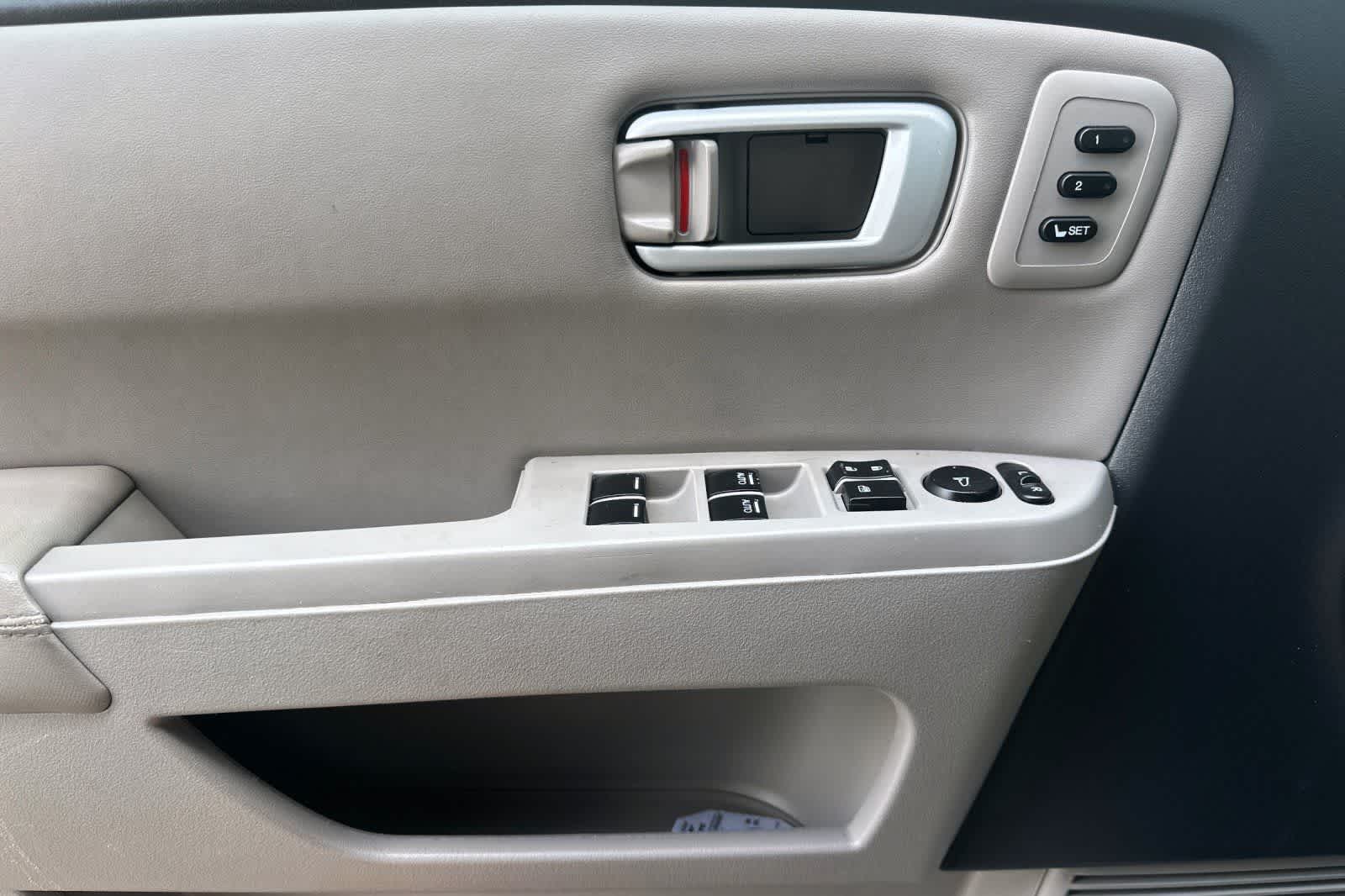 Thumbnail: 2015 Honda Pilot - 12