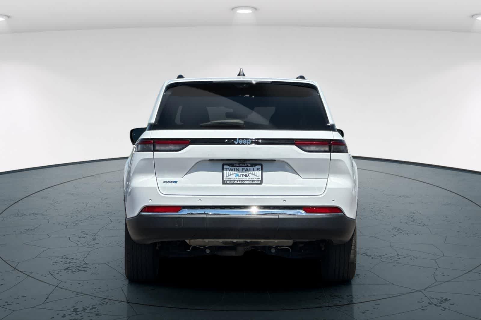Thumbnail: 2022 Jeep Grand Cherokee - 7