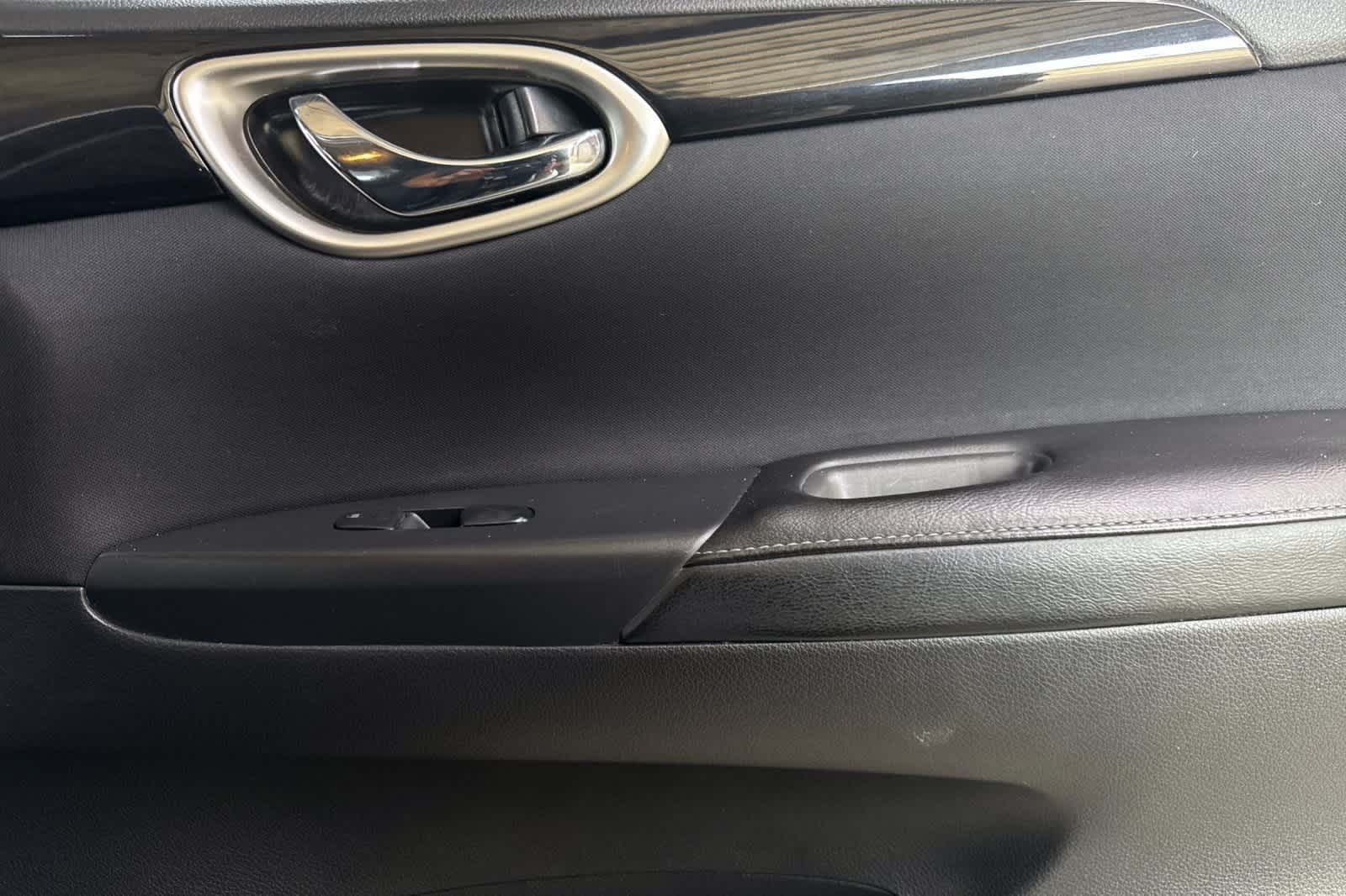 Thumbnail: 2016 Nissan Sentra - 17