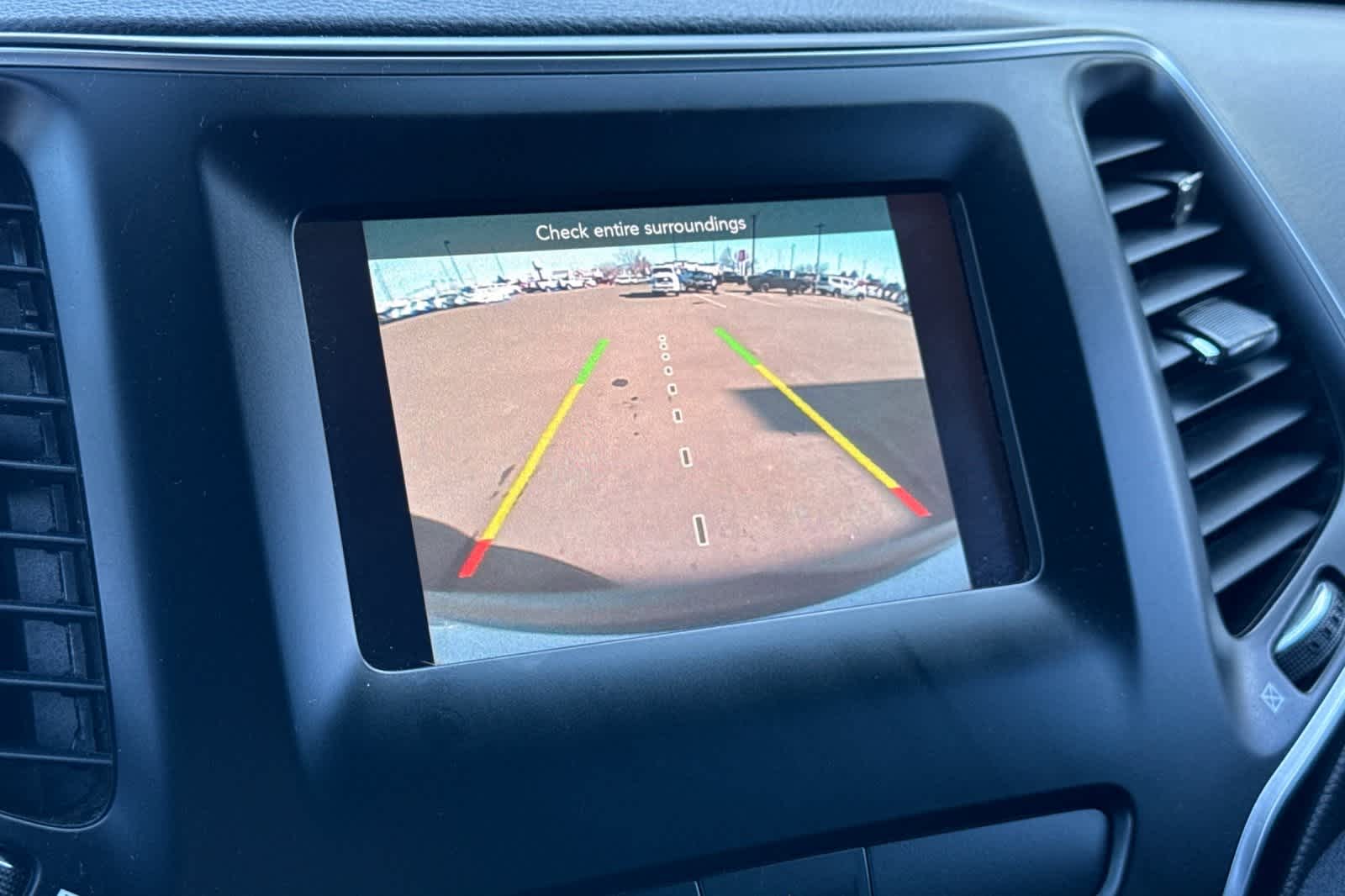 Thumbnail: 2019 Jeep Cherokee - 21