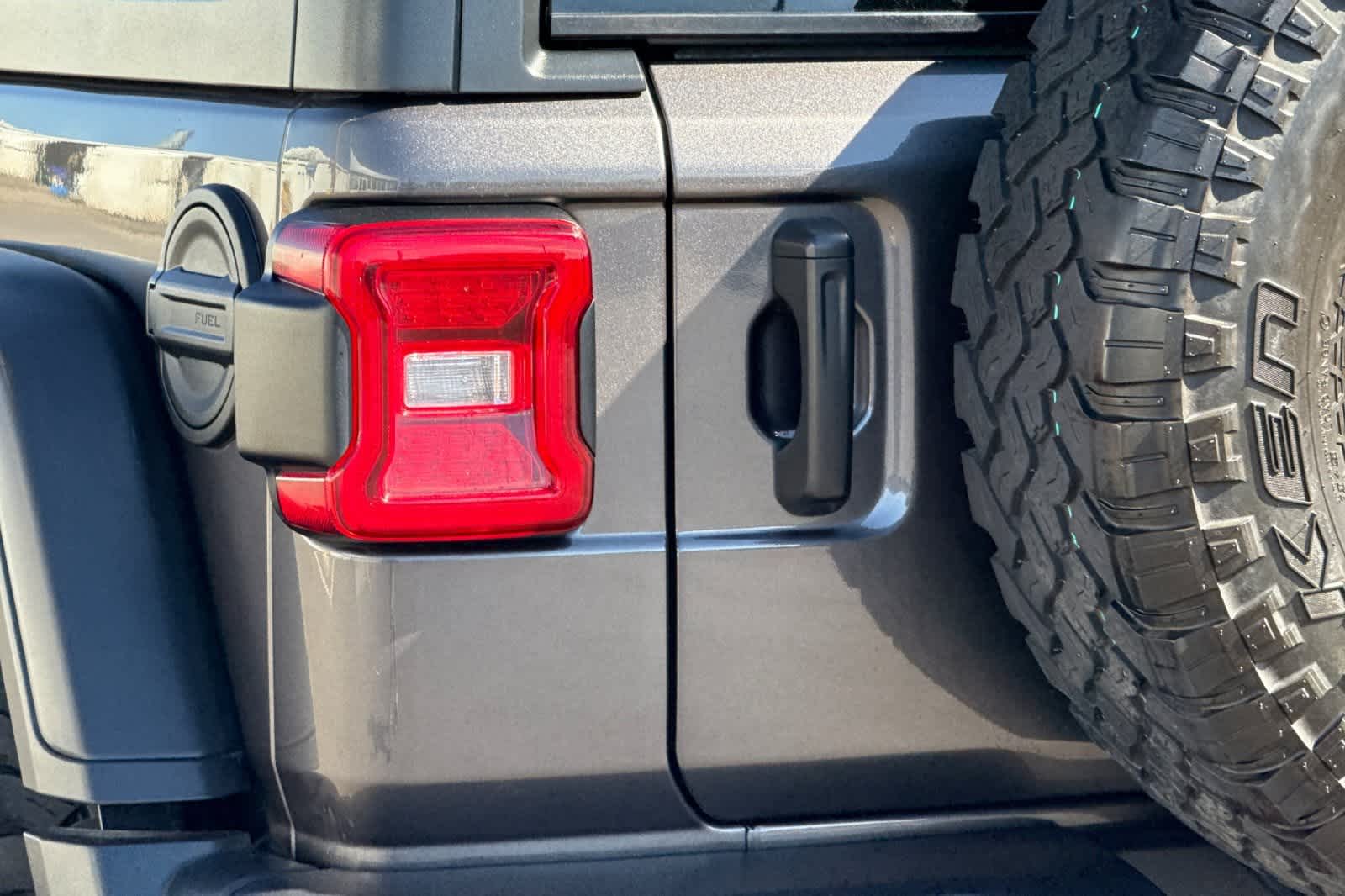 Thumbnail: 2021 Jeep Wrangler - 32