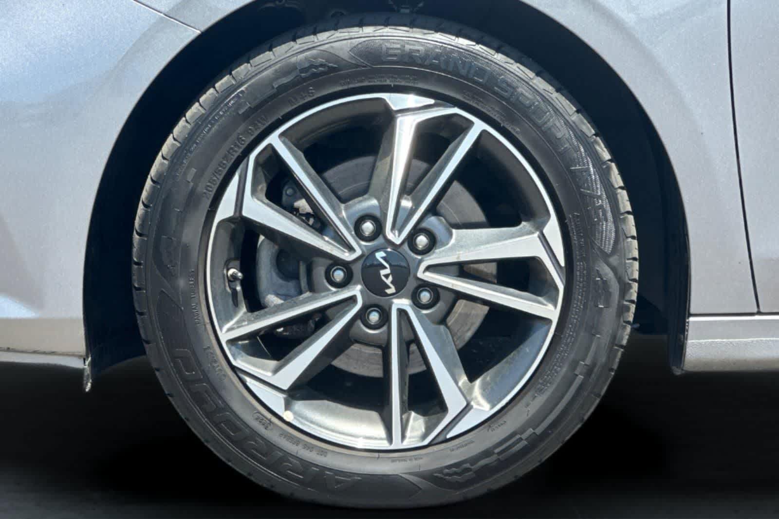 Thumbnail: 2023 Kia Forte - 27