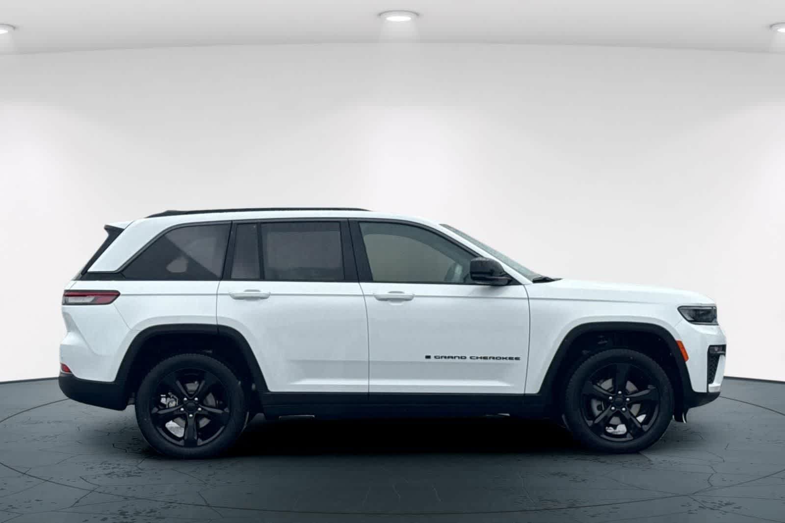 Thumbnail: 2026 Jeep Grand Cherokee - 6