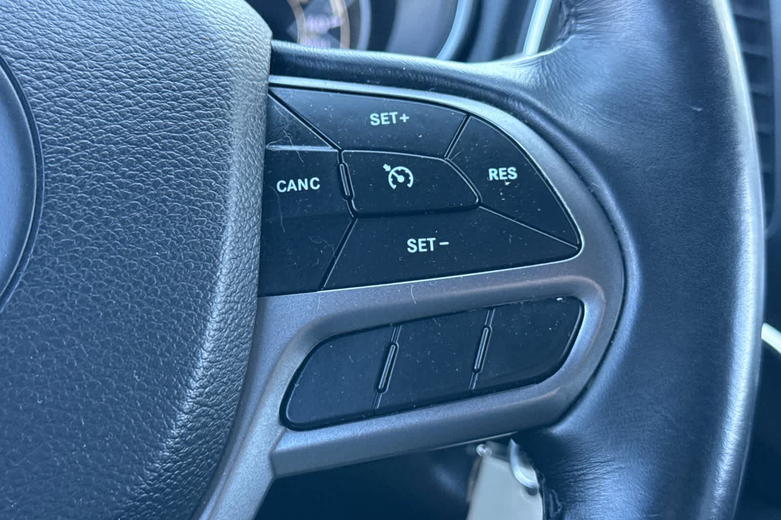 Thumbnail: 2019 Jeep Cherokee - 26