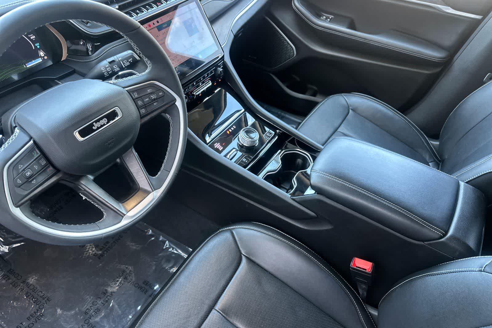 Thumbnail: 2022 Jeep Grand Cherokee - 11