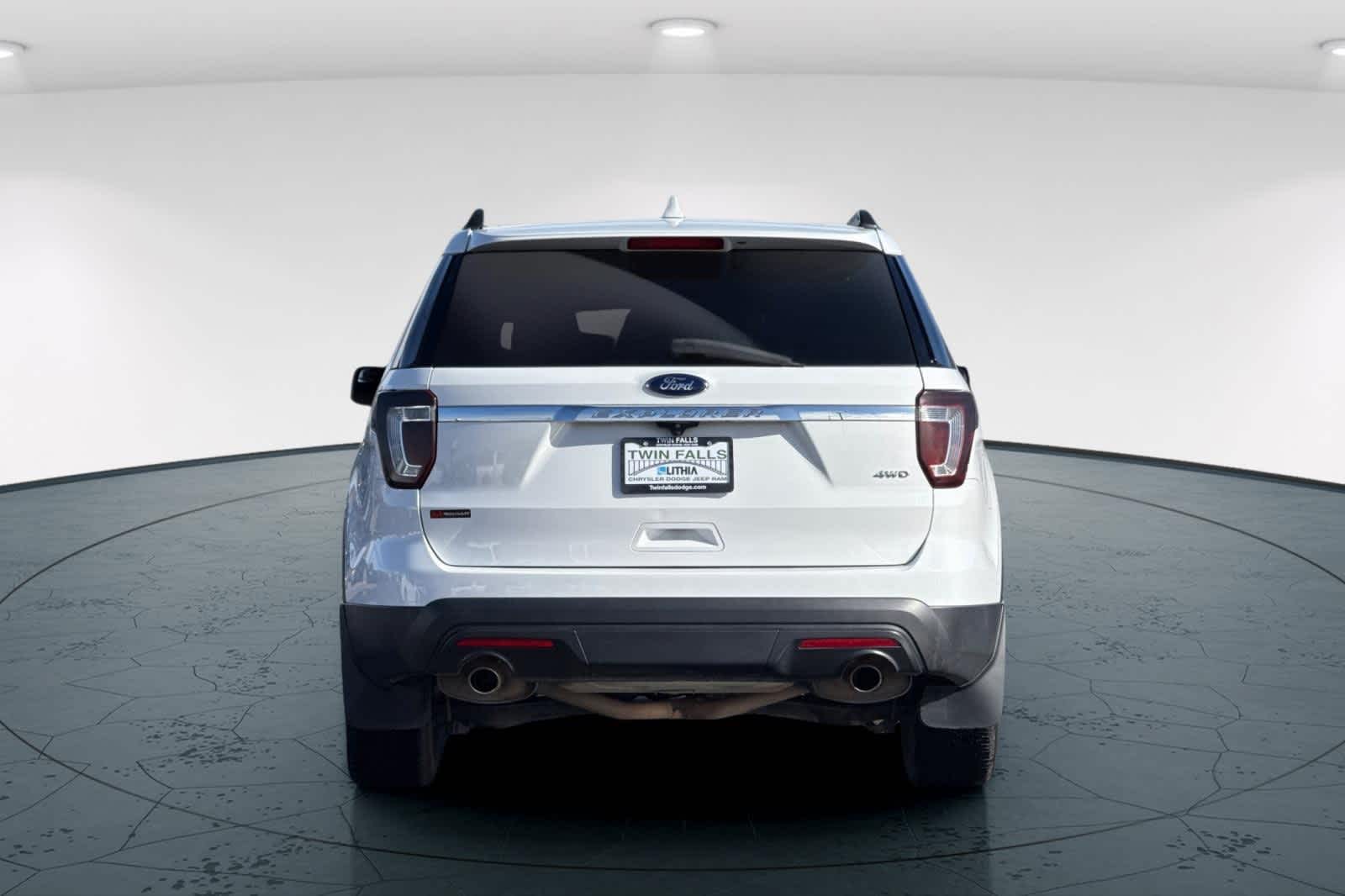 Thumbnail: 2017 Ford Explorer - 7