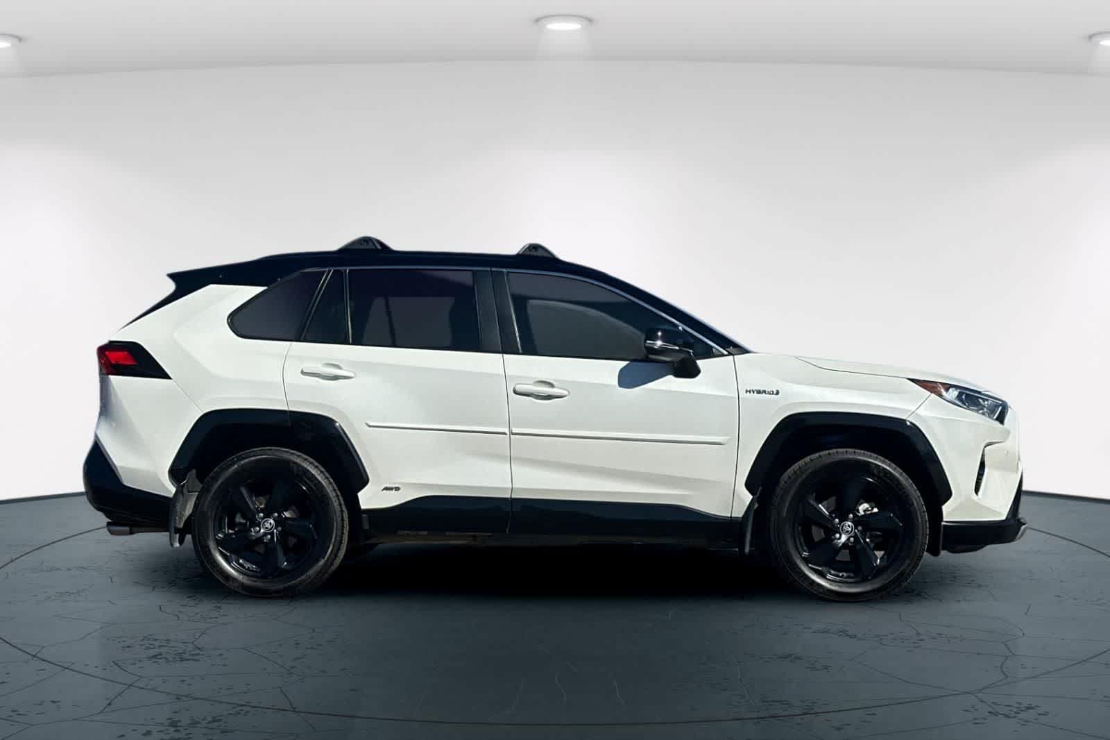 Thumbnail: 2021 Toyota RAV4 - 6