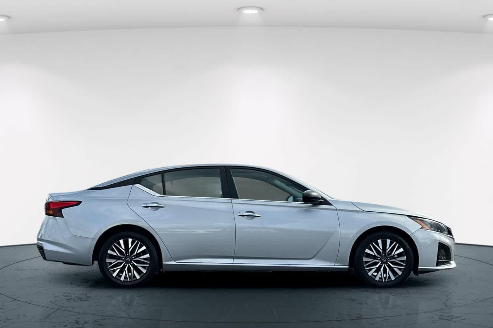 Thumbnail: 2024 Nissan Altima - 6