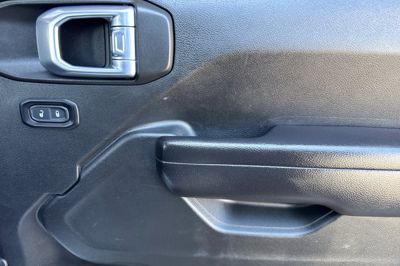 2021 Jeep Gladiator Sport 18