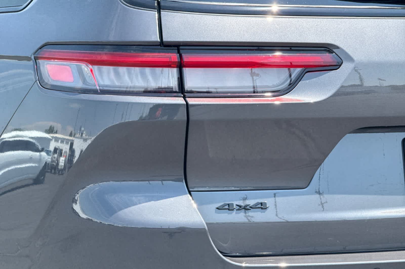 Thumbnail: 2025 Jeep Grand Cherokee - 33