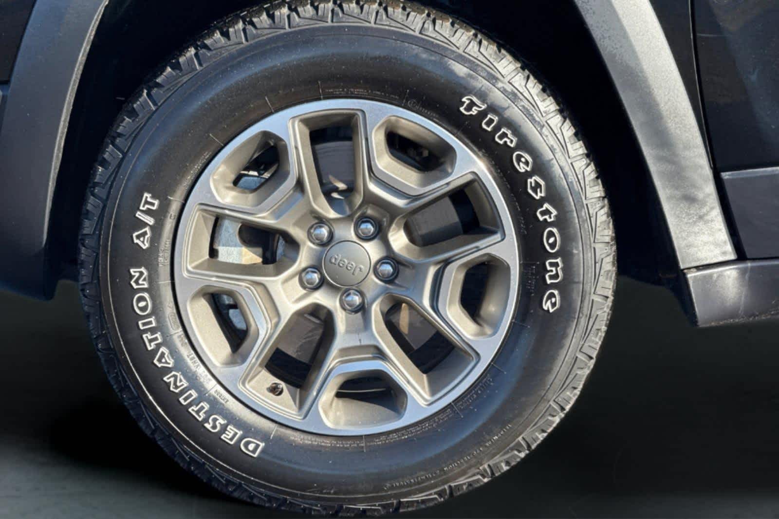 Thumbnail: 2022 Jeep Cherokee - 30