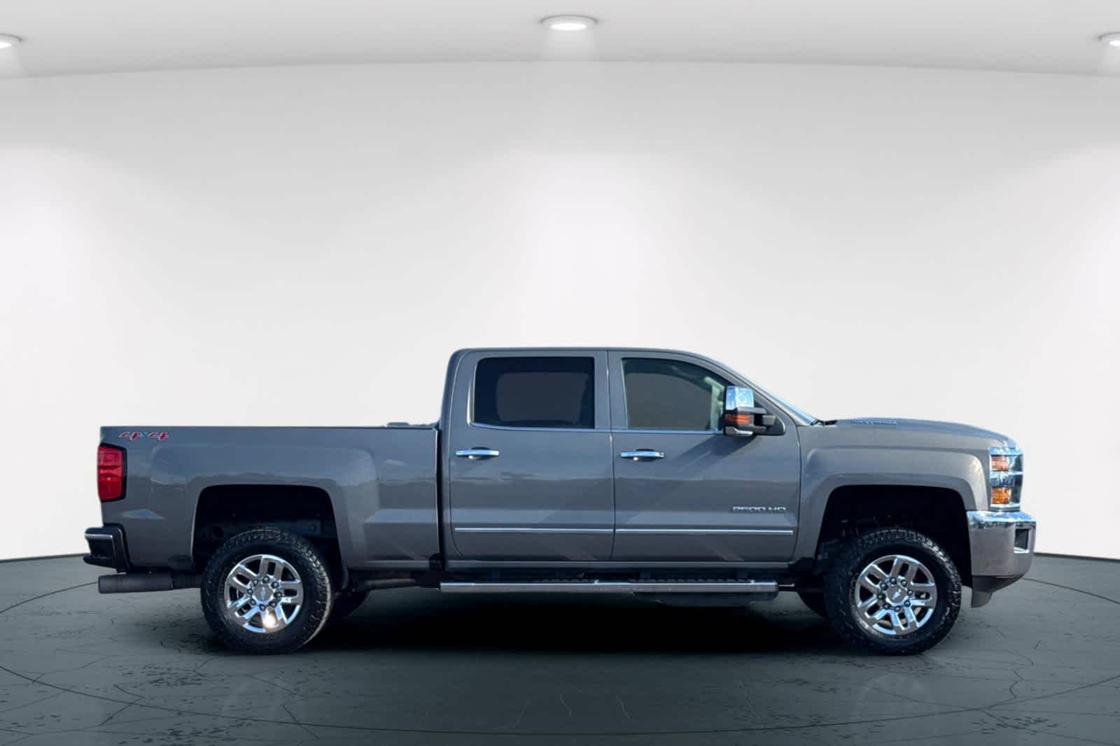 Thumbnail: 2017 Chevrolet Silverado 2500 - 6