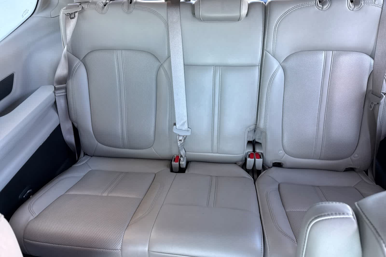 Thumbnail: 2022 Jeep Wagoneer - 16