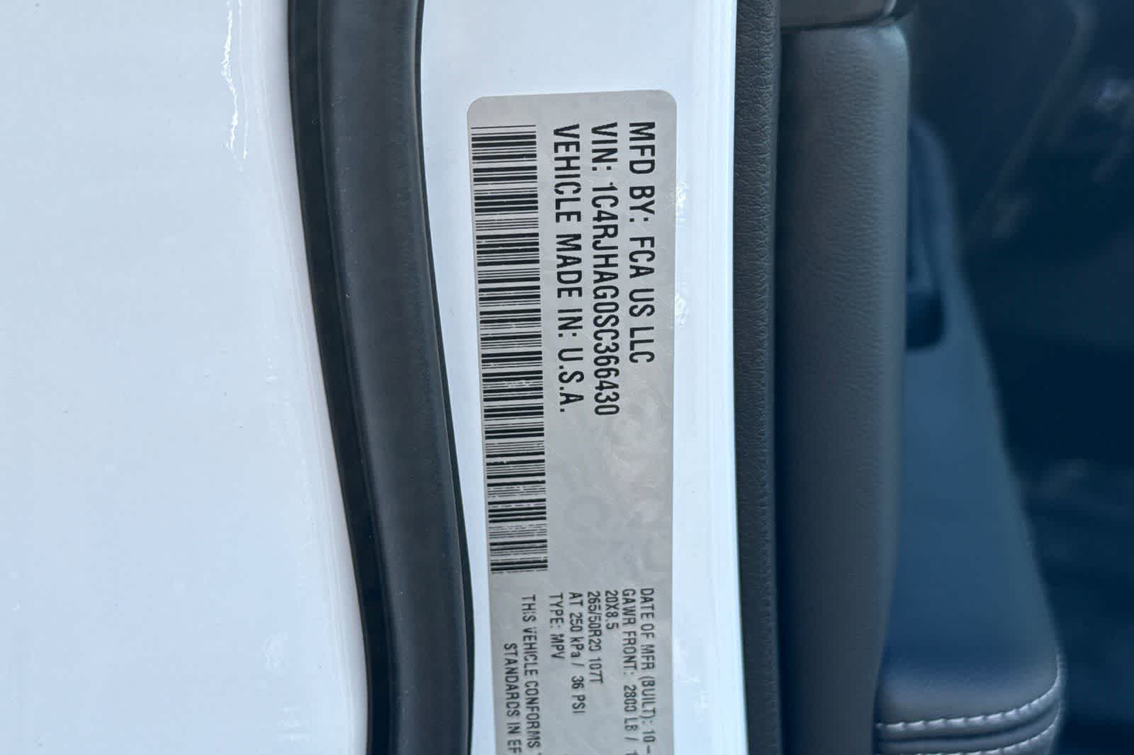 Thumbnail: 2025 Jeep Grand Cherokee - 32