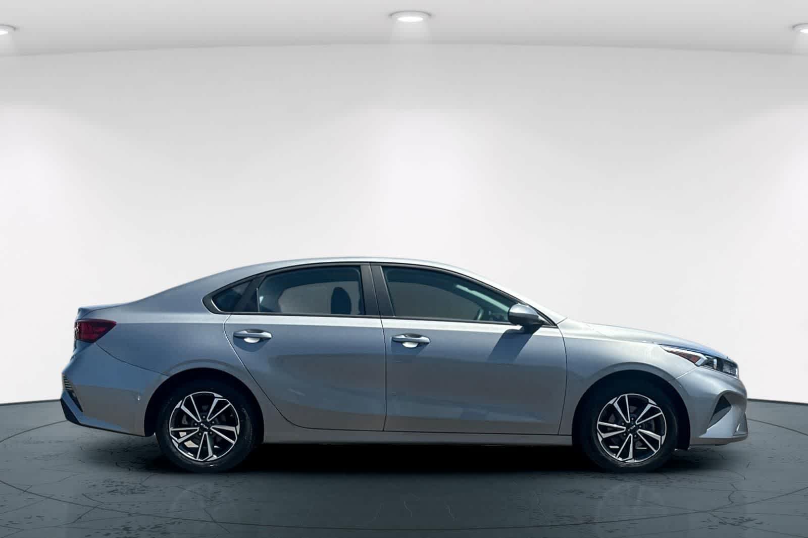 Thumbnail: 2023 Kia Forte - 6