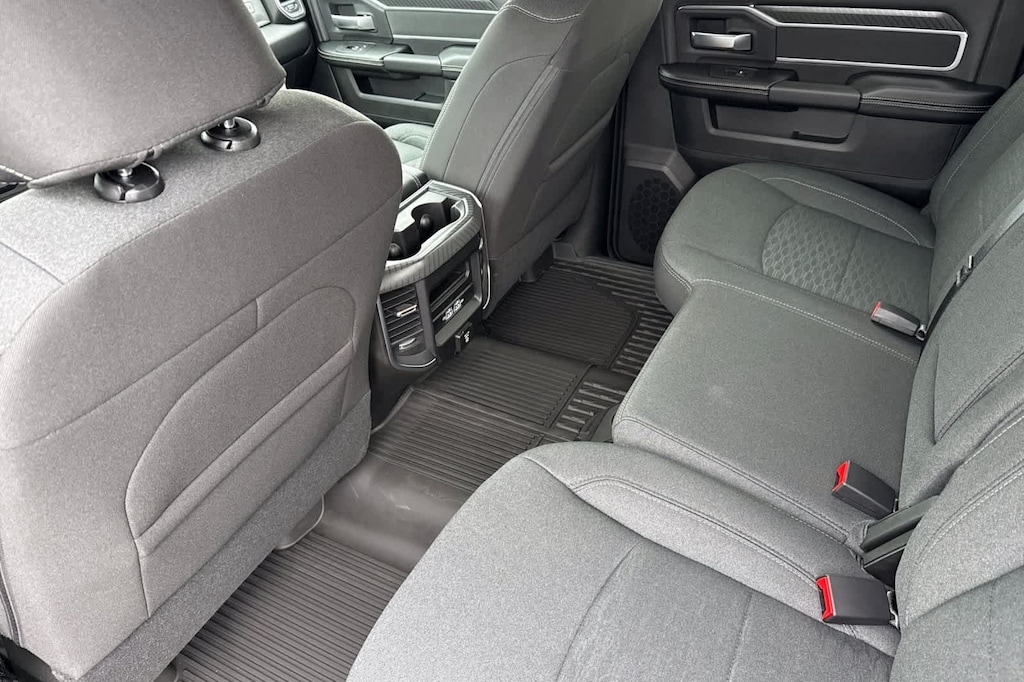 New 2026 Ram 2500 BIG HORN CREW CAB 4X4 6'4 BOX Pickup