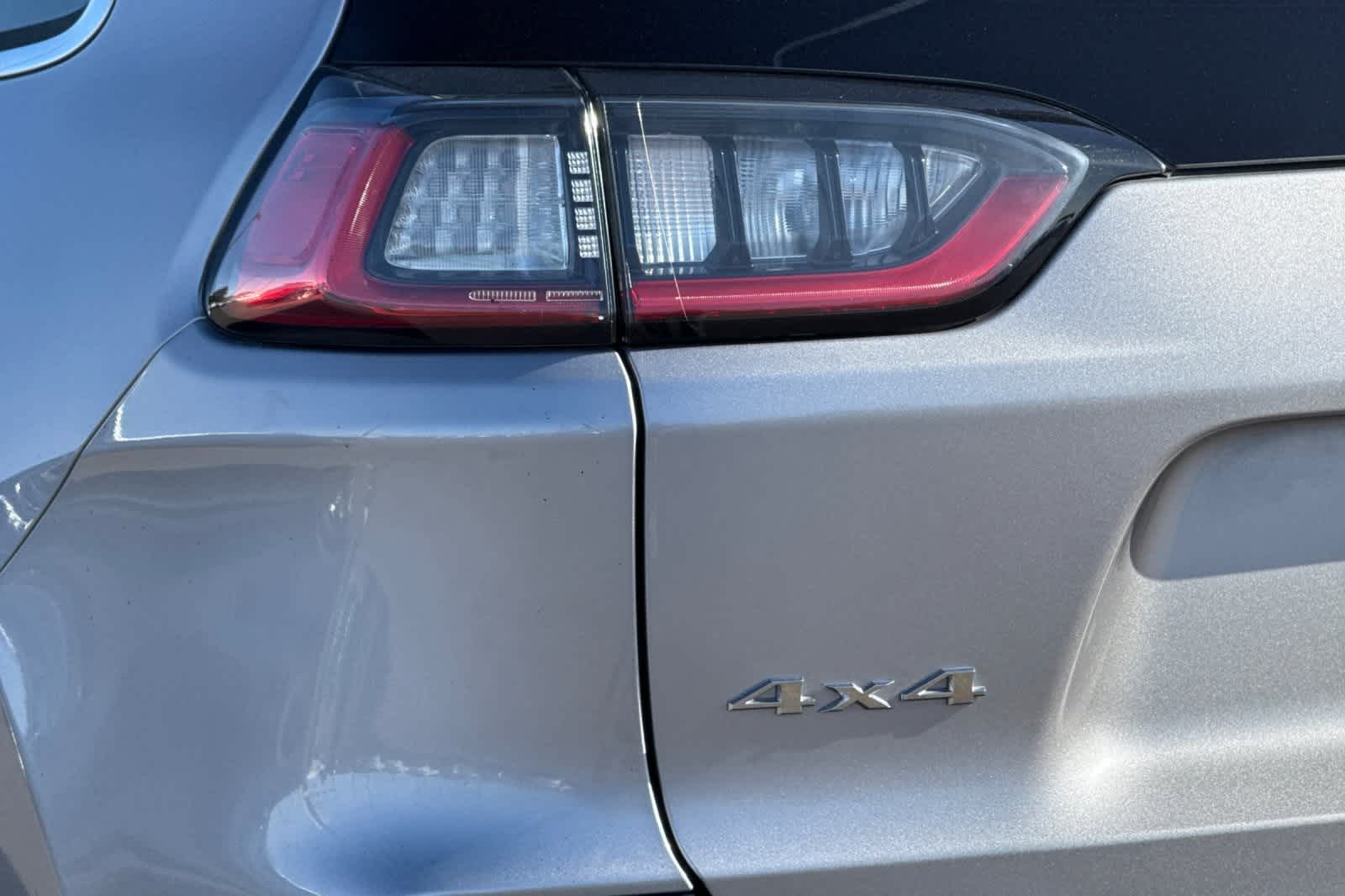 Thumbnail: 2019 Jeep Cherokee - 30