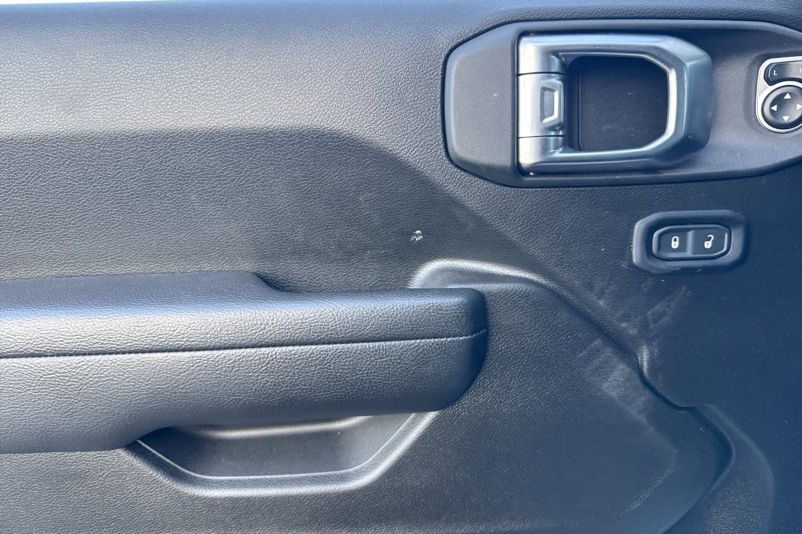 Thumbnail: 2024 Jeep Gladiator - 12