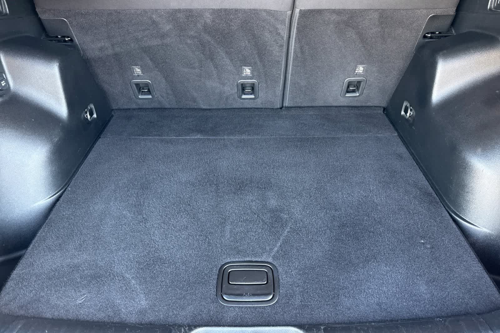 Thumbnail: 2019 Jeep Cherokee - 16