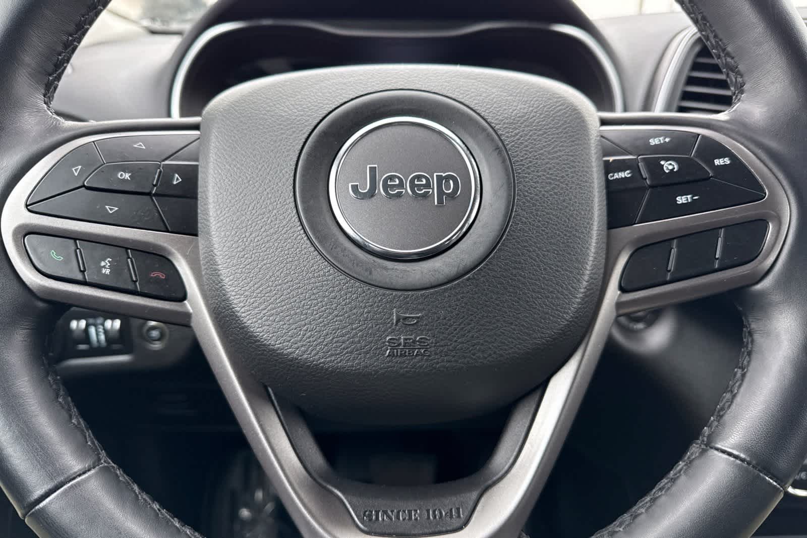 Thumbnail: 2021 Jeep Cherokee - 25