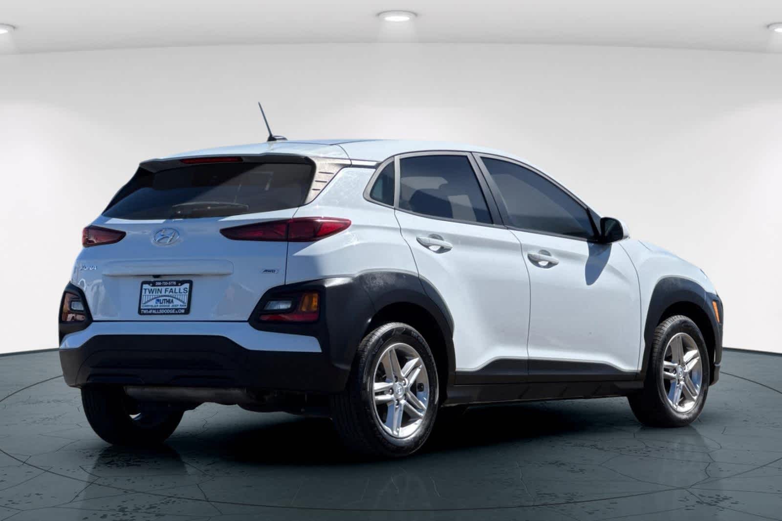 2021 Hyundai Kona SE photo 2