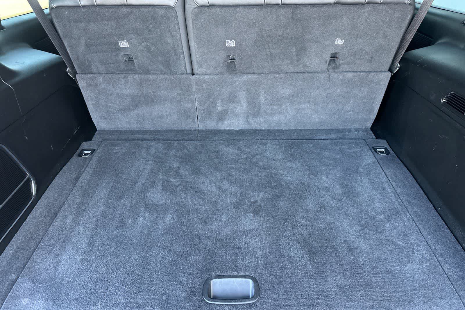 Thumbnail: 2023 Jeep Wagoneer - 17