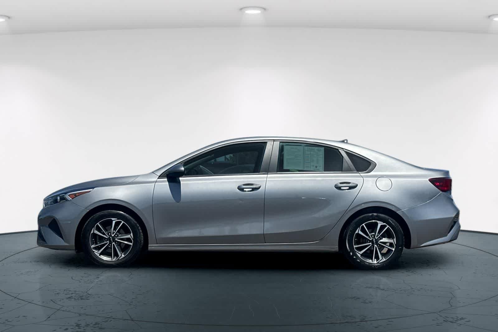 Thumbnail: 2023 Kia Forte - 9