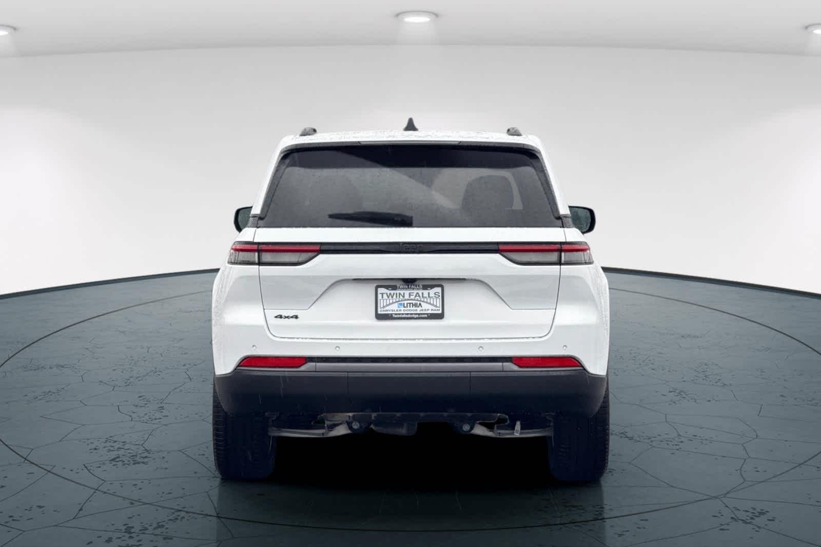 Thumbnail: 2026 Jeep Grand Cherokee - 7